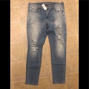 NWT American Eagle ripped jeans.